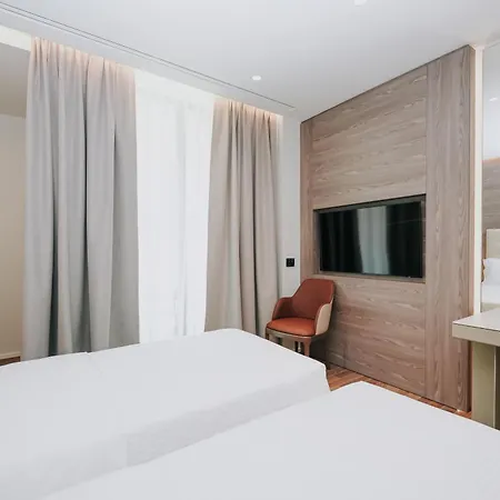 Ξενοδοχείο Magnus & 4*