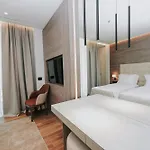 Magnus & Ξενοδοχείο 4*