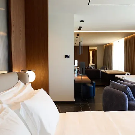 Otel Magnus & 4*
