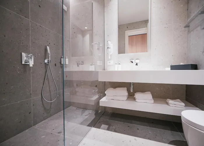 Otel Magnus & 4*